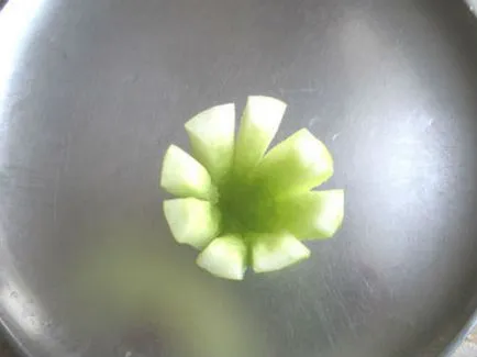 Frumos tăiat castravete pe masa de idei și fotografii simple, (cum ar fi castraveți tăiate frumos pe masă ca un castravete fotografie frumos felii) Frumos tăiat castravete pe masa de idei și fotografii simple,