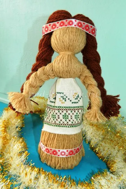 Doll - gardian al firului cu mâinile (amuletă) Doll - gardian al firului cu mâinile