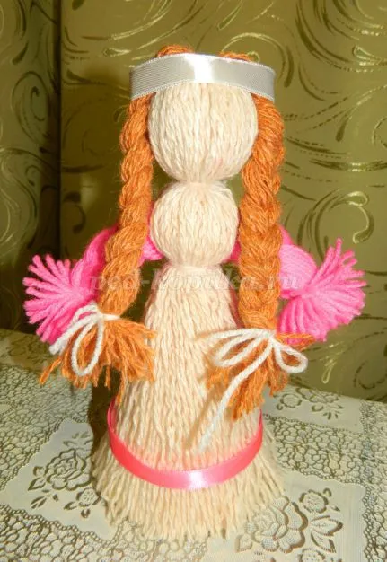 Doll - gardian al firului cu mâinile (păpușa) Doll - gardian al firului cu mâinile