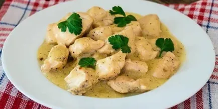 Pui într-o tigaie intr-un sos de smântână - rețete pentru carne de pui tocana cu sos