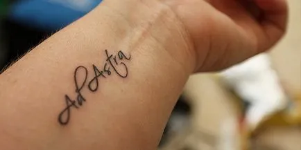 Tatuaj pe încheietura mâinii pentru valorile masculine, idei și schițe de fotografii (tatuaj pe încheietura mâinii lui pentru bărbați) Tatuaj pe încheietura mâinii pentru valorile masculine, idei și schițe cu fotografii