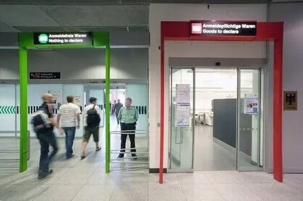 Vamale (de frontieră) de control la trecerea aeroportului, Declarația de umplere