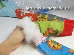 șarpe de jucărie moale cu mâinile lor, jucării și jocuri cu mâinile moi și jucării tricotate, păpuși (jucării) șarpe de jucărie moale cu mâinile lor, jucării și jocuri cu mâinile moi și jucării tricotate, păpuși