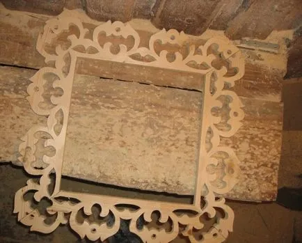 Trim pe fereastra într-un decor de lemn casa de fațadă (lemn) Trim pe fereastra într-un decor fațadă casa din lemn