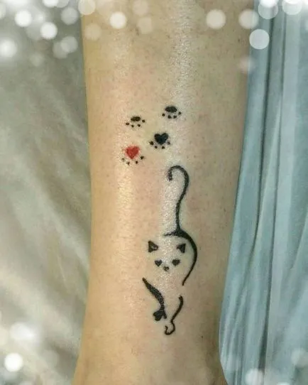 Adevaratul sens al pisicii tatuaj