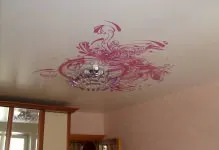 Plafoane întinse cu desen imagini și fotografii, cu modele și autocolante cu flori și artă