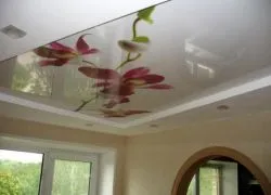 Tavane intinse din materiale cu model