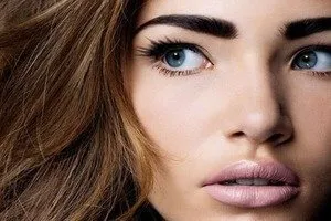 Câteva sfaturi despre cum să sprâncene pensate frumos (tras) Câteva sfaturi despre cum să sprâncene pensate frumos