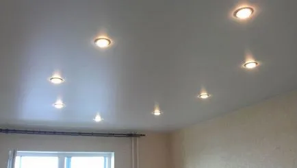 Plafoane suspendate și draperii