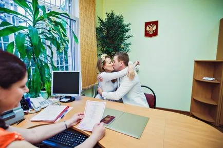 Netorzhestvennaya înregistrarea căsătoriei în oficiul registrului (fotografii)