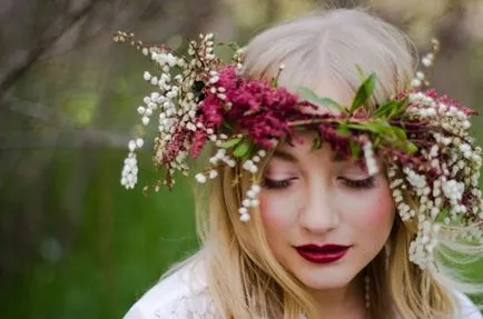 Imaginea unei mirese cu o coroană de flori (coroană de flori) Imaginea unei mirese cu coroană de flori