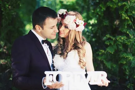 Imaginea unei mirese cu o coroană de flori (coroană de flori) Imaginea unei mirese cu coroană de flori