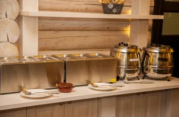 Catering, într-un sistem bufet de hotel; care servesc un bufet (hotel) Catering, într-un sistem bufet de hotel; care servesc la bufet