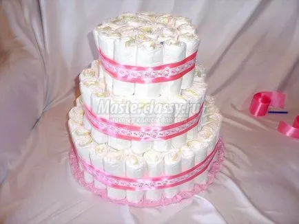 Tort de scutece cu mâinile lor