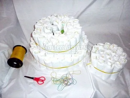 Tort de scutece cu mâinile lor