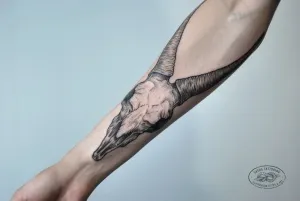 Primul tatuaj Cum de a alege un tatuaj artist abrupt