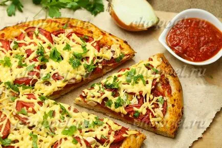 Pizza cu pui și roșii