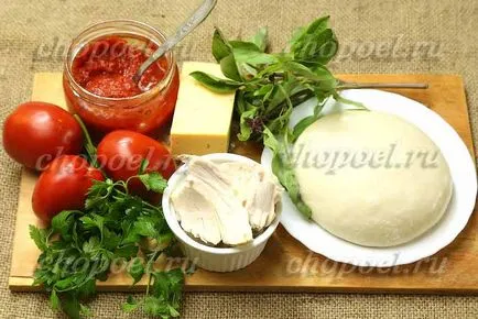 Pizza cu pui și roșii
