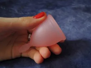 De ce este sângele în timpul menstruației și cât de mult urmează (merge) De ce este sângele în timpul menstruației și modul în care curge