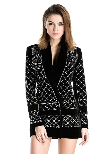 Rochie-strat - un costum spectaculos, care excită mai mult de un sezon