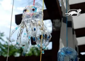 Articole din sticle de plastic pentru gradina (descriere foto)
