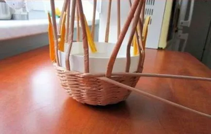 Artizanat pentru începători din tubii ziar pași cu fotografii