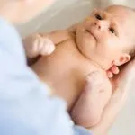 îmbăiere corespunzătoare unui copil sub un an - acesta trebuie să știe fiecare mama (scăldat copilul) îmbăiere corespunzătoare unui copil sub un an - acesta trebuie să știe fiecare mamă