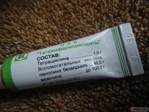 Utilizarea tetraciclinei pentru unguent pentru ochi (unguent tetraciclina ochi aplicare ghid tetraciclina oftalmic) Utilizarea de ochi unguent tetraciclină