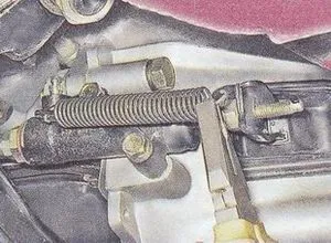 Ambreiaj slave cilindru auto 2107 - îndepărtarea