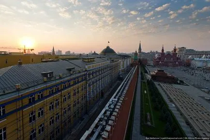 Mersul pe jos de-a lungul zidului Kremlinului, știri foto