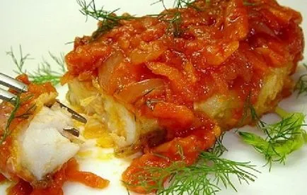 Pește cu roșii și o „blană“ de legume, smântână, brânză (blana) Pește cu roșii și o „blană“ de legume, smântână, brânză