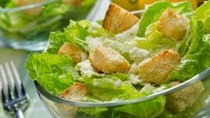 Salata Caesar cu reteta de pui este un clasic in casa - cele mai recente știri de azi