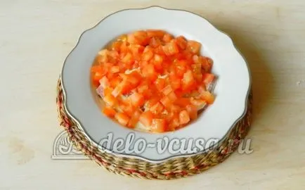 Salata cu salam, brânză și roșii pas cu pas reteta (straturile de salată de roșii cu brânză cârnați) Salata cu salam, brânză și roșii pas cu pas reteta