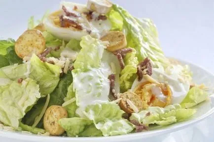 Salata Caesar cu pui - o reteta clasica simplu cu crutoane