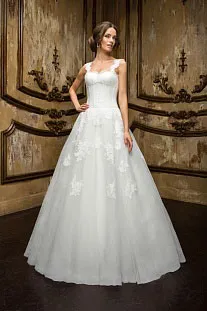 Salonul de rochii de mireasă în centrul Moscovei, rochii de mireasa elegante în magazinul de moda nunta în (nunta) Salonul de rochii de mireasă în centrul Moscovei, rochii de mireasa elegante în magazin de moda nunta în
