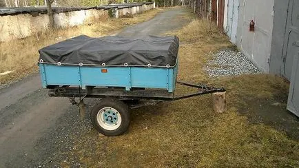 remorcă de casa pentru masina cu mâinile lor, șoferul unei mașini (auto) remorcă de casa pentru masina cu mâinile lor, șoferul mașinii