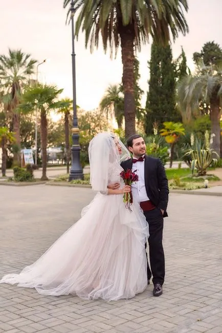 Salonul de rochii de mireasă în centrul Moscovei, rochii de mireasa elegante în magazin de moda nunta (Moscova) Salonul de rochii de mireasă în centrul Moscovei, rochii de mireasa elegante în magazin de moda nunta în