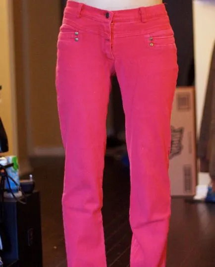 Shorts blugi cu mâinile sale, pantaloni scurți modă din blugi vechi (blugi) Shorts blugi cu mâinile sale, pantaloni scurți modă din blugi vechi