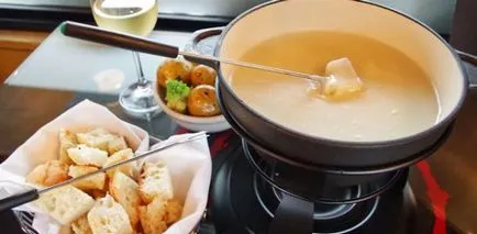 Brânză fondue - reteta de la gustări calde acasă delicioase