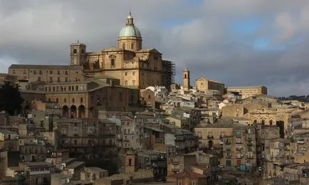 Sicilia (Sicilia), Italia - dostprimechatelnosti, ghid, fotografii