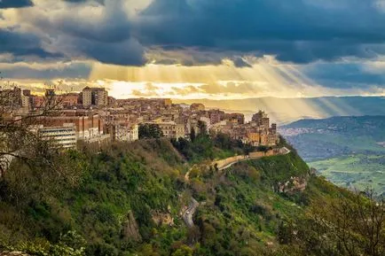 Sicilia (Sicilia), Italia - dostprimechatelnosti, ghid, fotografii