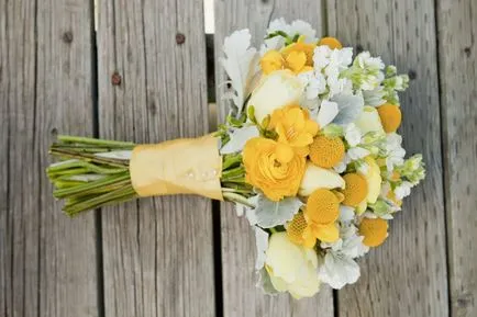 Buchet de frezii flori deosebite pentru o mireasa romantica (frezii) Buchet de frezii flori deosebite pentru o mireasa romantica