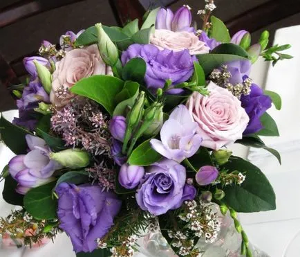Buchet de frezii flori deosebite pentru o mireasa romantica (flori) Buchet de frezii flori deosebite pentru o mireasa romantica