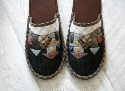 Papuci de casă cu modelul lui mâini