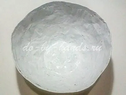 mache plate papier cu mâinile lor
