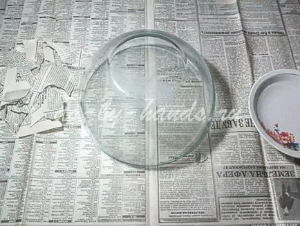 mache plate papier cu mâinile lor