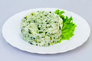 feluri de mâncare de decorare masă festivă cu mâinile sale foto c