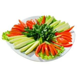 feluri de mâncare de decorare masă festivă cu mâinile sale foto c