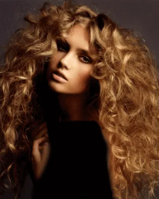 Hair styling ondulat și creț la domiciliu