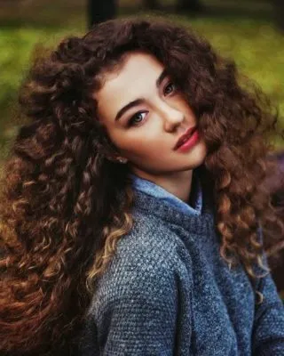 Hair styling ondulat și creț la domiciliu